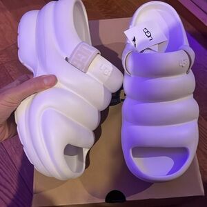 UGG AWW YEAH WHITE platform slip on’s